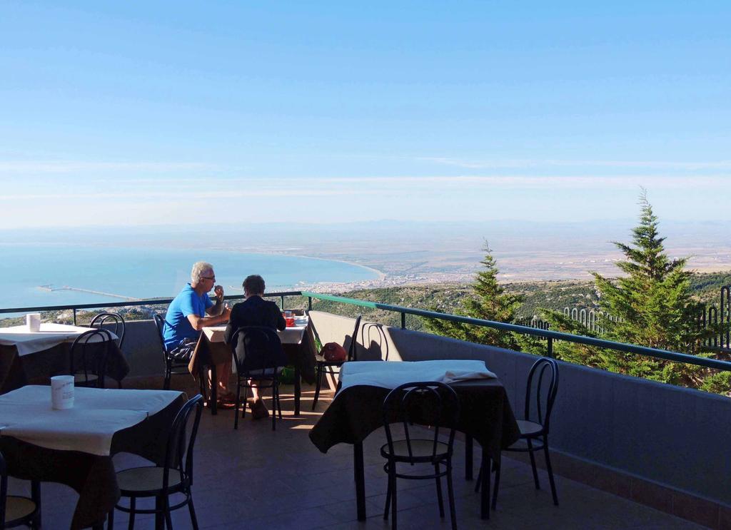 Monte SantʼAngelo B&B Angela المظهر الخارجي الصورة