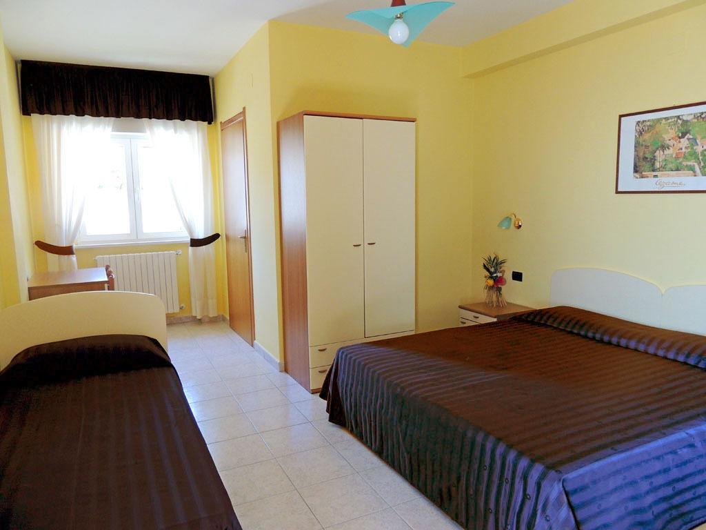 Monte SantʼAngelo B&B Angela الغرفة الصورة