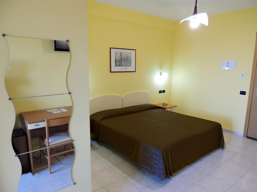 Monte SantʼAngelo B&B Angela الغرفة الصورة